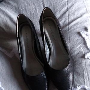 Karen Scott Pumps